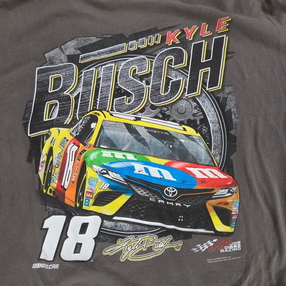 Kyle Busch 18‎ M&M Racing T Shirt Mens XL NASCAR Joe Gibbs Racing Graphic Tee